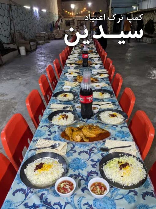 سرو غذا در فضای خوابگاه کمپ سیدینسیّدین